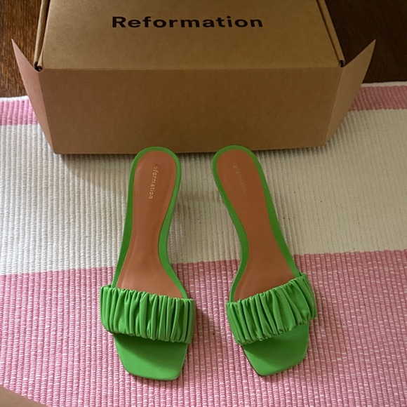 Reformation Vibrant Green Pleated Slide Sandals - Picture 1 of 3